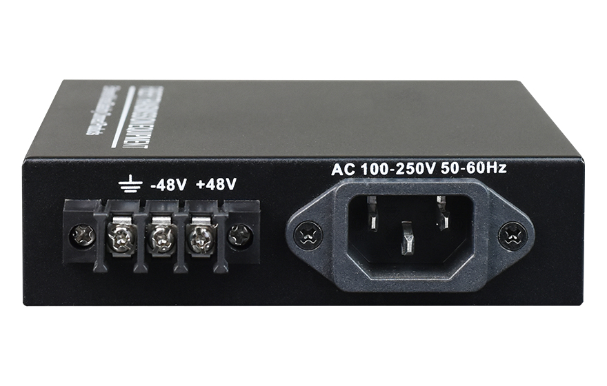 飞畅科技-1-4路百兆 POE供电 光纤收发器AF/AT